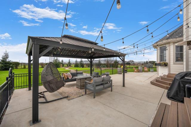 2760 Leavesley Road, Gilroy CA: https://media.crmls.org/mediaz/9c0fba4d-61bc-4a85-bc7e-0f6159998246.jpg
