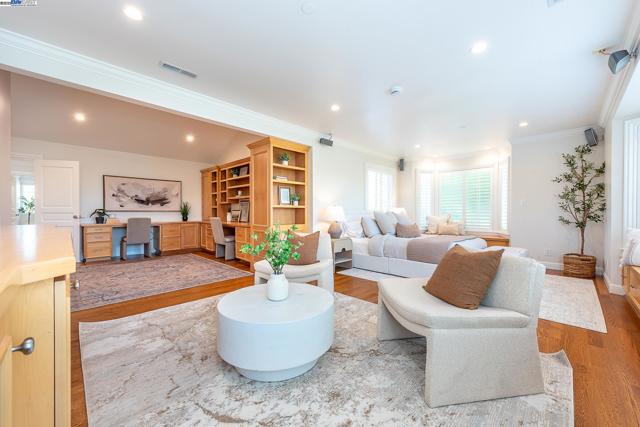 32760 Orick St, Union City CA: https://media.crmls.org/mediaz/9c10317c-c84d-4f74-bd05-1d9de14c93de.jpg