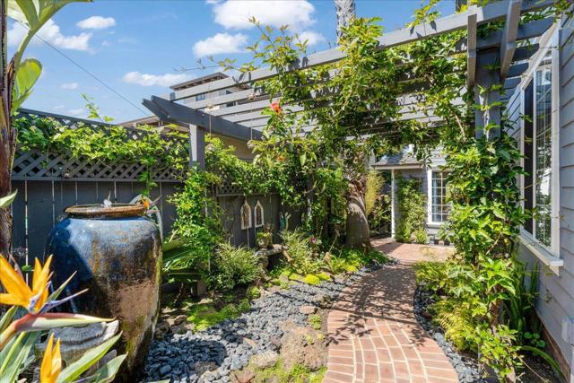 410 Monterey, Capitola CA: https://media.crmls.org/mediaz/9c1038f9-d2a9-4f96-8277-07bbc0b51d84.jpg