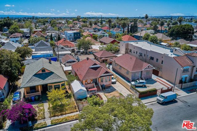 956 E 24th Street, Los Angeles CA: https://media.crmls.org/mediaz/9c104580-895c-4164-a157-b68cfdb3a001.jpg