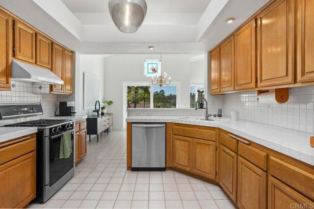 1265 Camino Lorado, San Marcos CA: https://media.crmls.org/mediaz/9c10b93d-7913-4545-8289-64052442887e.jpg