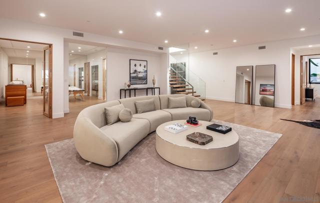 722 Amphitheatre Dr, Del Mar CA: https://media.crmls.org/mediaz/9c10d827-2b49-471e-8c89-cbef69092ac3.jpg