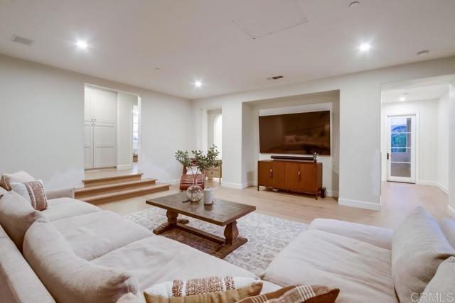 Detail Gallery Image 41 of 70 For 8308 Top O the Morning Way, San Diego,  CA 92127 - 5 Beds | 5/1 Baths