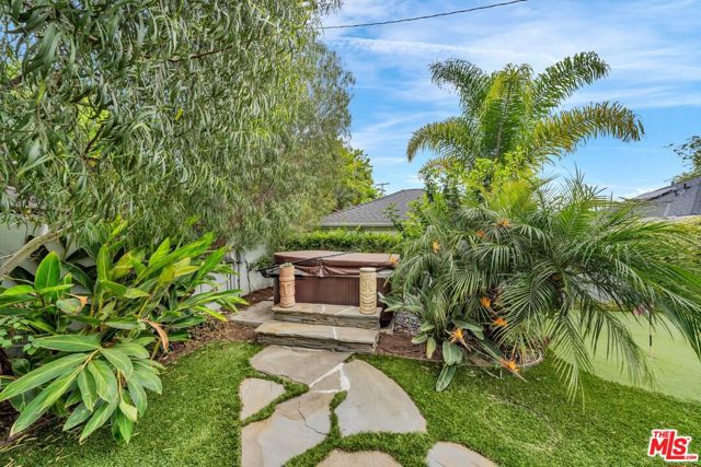 8011 Rayford Drive, Los Angeles CA: https://media.crmls.org/mediaz/9c11689d-8ce0-46dc-9831-d365ac3976f3.jpg
