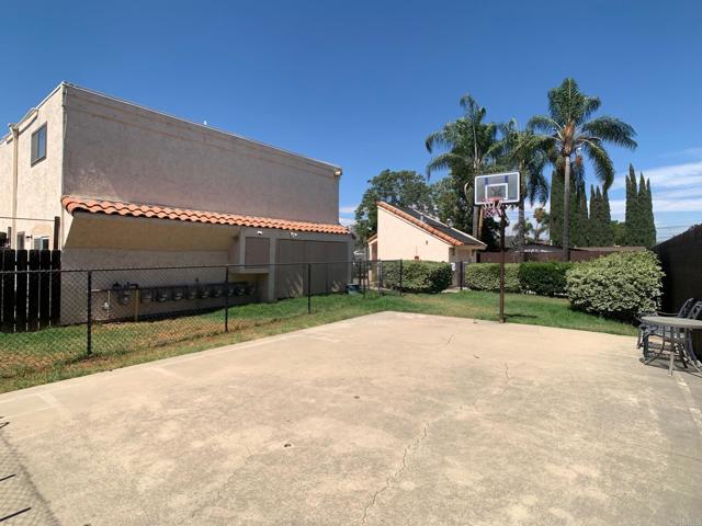 12553 Mapleview Street, Lakeside CA: https://media.crmls.org/mediaz/9c117898-c352-4c11-adff-69ae6b6c00d7.jpg