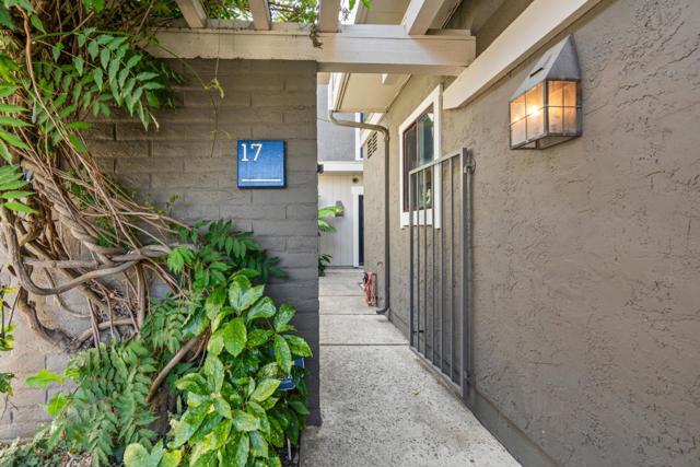 17 Spinnaker Place, Redwood City CA: https://media.crmls.org/mediaz/9c11ed1f-05bd-4dea-bebc-ff2394ee1737.jpg
