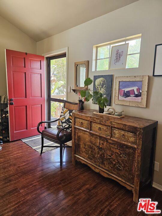 602 Obispo Avenue, Long Beach CA: https://media.crmls.org/mediaz/9c125435-0929-4c70-bd0a-c197542db0e9.jpg