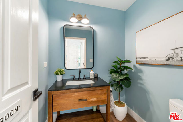 6453 Zuma View Place, Malibu CA: https://media.crmls.org/mediaz/9c12c057-dd5a-4327-a619-b3ff2811ceb9.jpg