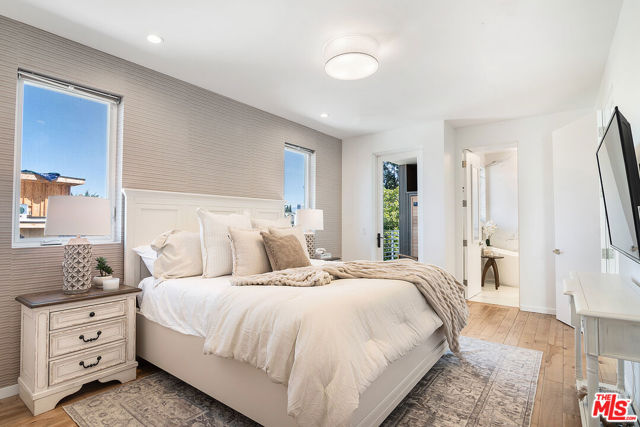1623 S Bedford Street, Los Angeles CA: https://media.crmls.org/mediaz/9c12f3b0-92be-4c8f-89e8-6ee5265821be.jpg