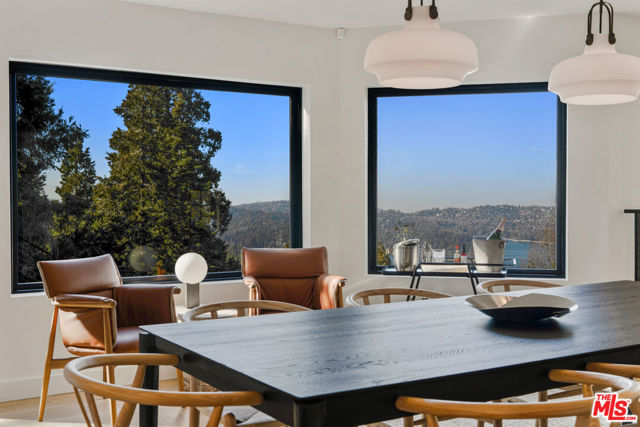 654 S Cumberland Drive, Lake Arrowhead CA: https://media.crmls.org/mediaz/9c134e65-0566-4cad-ae45-0814e6261643.jpg