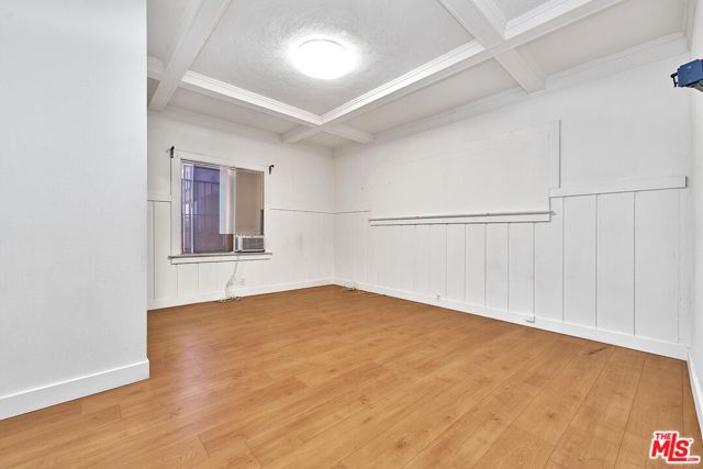 1612 Arlington Avenue, Los Angeles CA: https://media.crmls.org/mediaz/9c13c57a-f1ab-410c-9f31-74fb995ce339.jpg