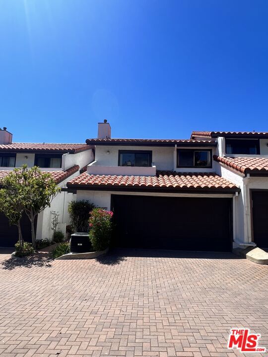 1629 Michael Lane, Pacific Palisades CA: https://media.crmls.org/mediaz/9c13e164-73bb-4ce2-b754-86f454bd4707.jpg