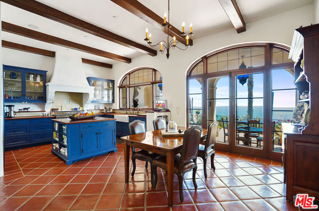 22800 Beckledge Terrace, Malibu CA: https://media.crmls.org/mediaz/9c140266-68d5-42f1-8304-541aec866bd1.jpg