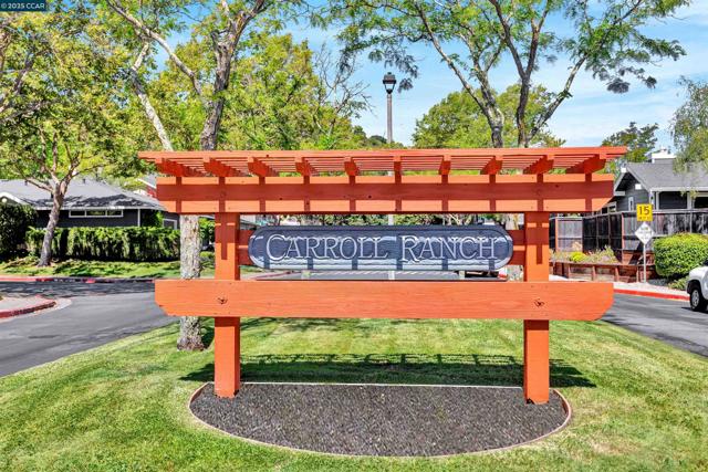 4 Benedita Pl, Moraga CA: https://media.crmls.org/mediaz/9c143797-bf64-4adb-a2d7-0a75d74af6d7.jpg