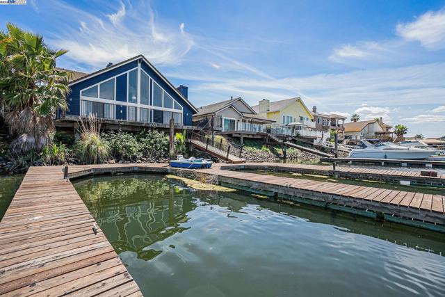 4325 Monterey ct, Discovery Bay CA: https://media.crmls.org/mediaz/9c14e186-9fad-4762-8bec-9333ae52325c.jpg