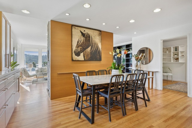 28 Marina Court Dr, San Rafael CA: https://media.crmls.org/mediaz/9c152e1c-416b-4ecd-95a1-02c9bddd53d3.jpg