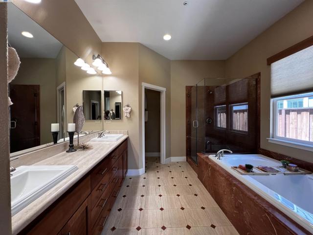 2344 Treadwell St, Livermore CA: https://media.crmls.org/mediaz/9c155f16-a2f9-45f8-9ebd-7d4f7beec767.jpg