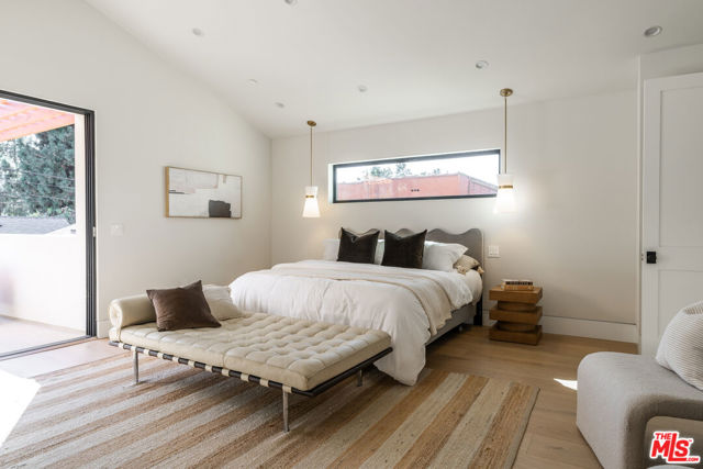 3076 Glenhurst Avenue, Los Angeles CA: https://media.crmls.org/mediaz/9c15adef-1bea-464f-a581-62a815df3be9.jpg