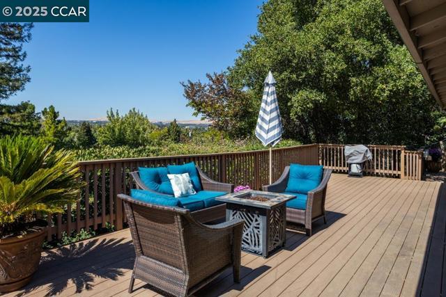 2554 Mockingbird Hill Rd, Walnut Creek CA: https://media.crmls.org/mediaz/9c15c3ba-7d9e-4a20-8944-b57bf5bff07c.jpg