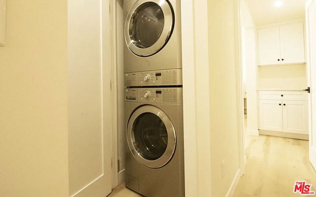 https://media.crmls.org/mediaz/9c15ed1d-5fb8-4b70-90ef-ad376445a246.jpg?preset=X-Large