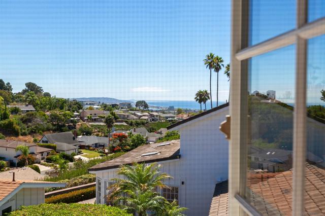 5353 Westknoll Dr, San Diego CA: https://media.crmls.org/mediaz/9c15fc6b-7852-438e-952c-b47f168b670c.jpg