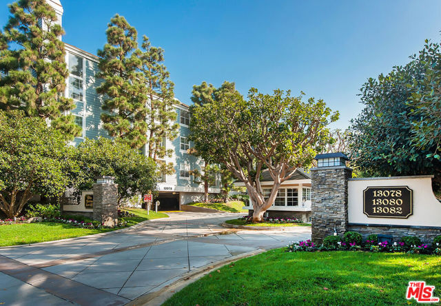 13078 Mindanao Way, Marina del Rey CA: https://media.crmls.org/mediaz/9c1643c8-fc04-457d-8ffd-1a5c8e1fd87c.jpg