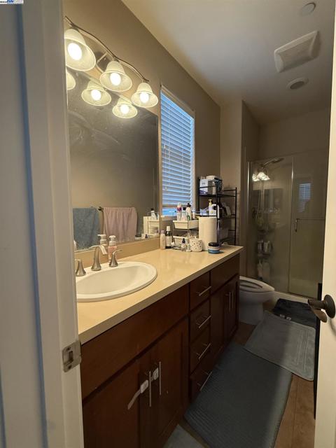 30927 Union City Blvd., Union City CA: https://media.crmls.org/mediaz/9c165775-42b8-49c9-a752-6e23e6555c70.jpg