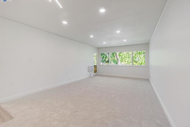 1731 Ellis St, Concord CA: https://media.crmls.org/mediaz/9c166eb2-1ea5-4a18-b026-303308f16dea.jpg