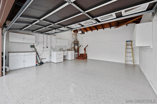 4386 Argos Dr, San Diego CA: https://media.crmls.org/mediaz/9c1698c9-c8c5-41c3-9567-d2975ff31599.jpg