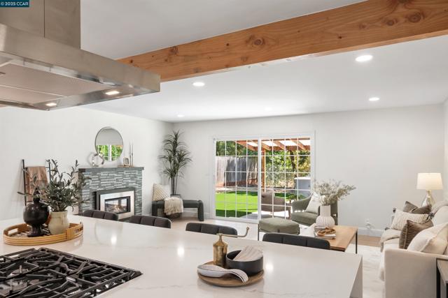 5182 La Corte Bonita, Concord CA: https://media.crmls.org/mediaz/9c17035c-4b3e-49f7-92e6-a1a53e5b1dfd.jpg
