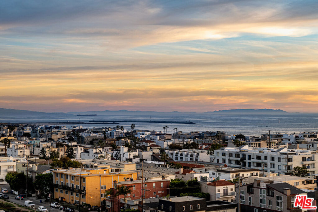 https://media.crmls.org/mediaz/9c170583-8b4f-4e0f-8b19-e0b7b4f2b789.jpg?preset=X-Large