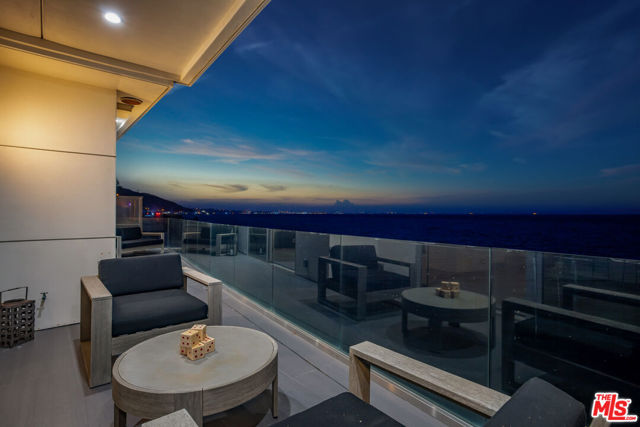 19640 Pacific Coast Highway, Malibu CA: https://media.crmls.org/mediaz/9c17be98-91a2-492b-9306-501aa2177cb6.jpg