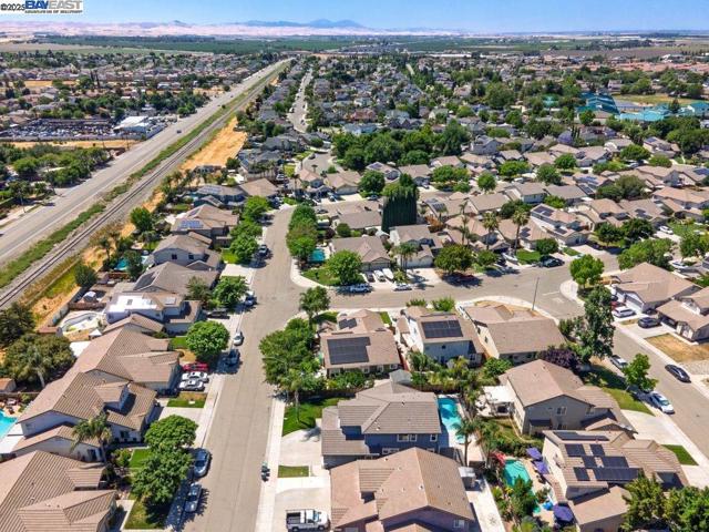 2315 Sabrina Way, Tracy CA: https://media.crmls.org/mediaz/9c17c760-48c6-4ae4-9637-e8be8f8d4ed3.jpg
