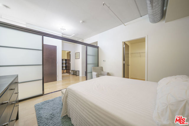 1100 S Hope Street, Los Angeles CA: https://media.crmls.org/mediaz/9c17d9bc-4375-49eb-8382-6014160c511d.jpg
