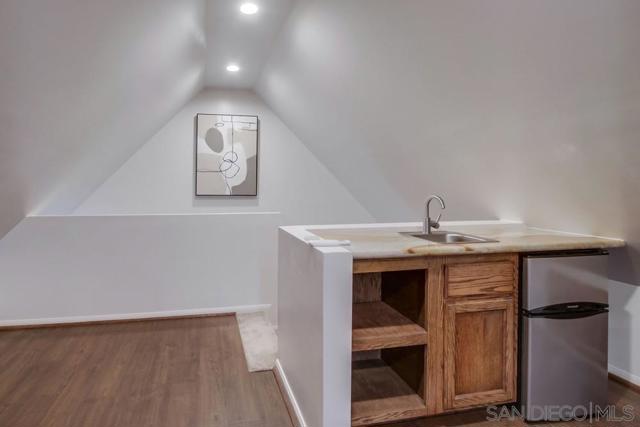 2543 Daisy Ln, Fallbrook CA: https://media.crmls.org/mediaz/9c184c6a-719d-45b5-9c42-545cbeb52352.jpg