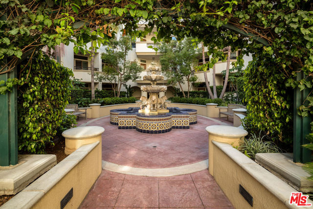 1041 E Glendon Avenue, Los Angeles CA: https://media.crmls.org/mediaz/9c18ade2-9e73-44d1-83ce-93cdb9faff1a.jpg