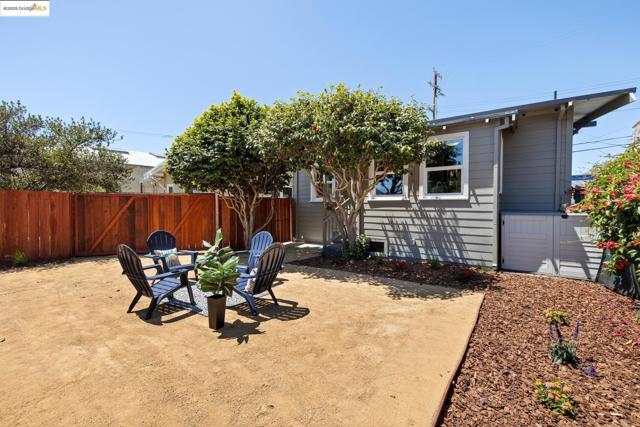 1092 Dwight Way, Berkeley CA: https://media.crmls.org/mediaz/9c18b5e3-0438-47c8-942d-5185e56ffabc.jpg