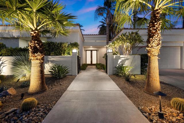 49 Mission Palms E Drive, Rancho Mirage CA: https://media.crmls.org/mediaz/9c18d178-b053-47a0-9120-3e2f722ae572.jpg