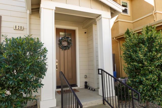 639 Heirloom Place, King City CA: https://media.crmls.org/mediaz/9c19017f-b6f8-4883-95a5-25185debdcb1.jpg