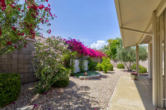 37549 Turnberry Isle Drive, Palm Desert CA: https://media.crmls.org/mediaz/9c19c360-1576-4340-a0f7-0d58813cca92.jpg