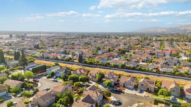 2555 Britt Way, San Jose CA: https://media.crmls.org/mediaz/9c1a1506-0b82-4241-b654-bf24b85cf580.jpg