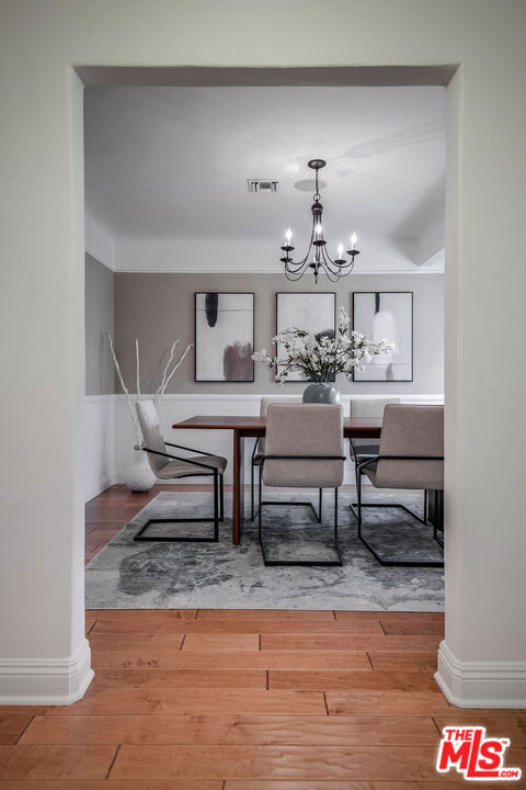 4538 Lemp Avenue, Studio City CA: https://media.crmls.org/mediaz/9c1a1d4b-d3cc-4426-89da-46d540b9a0cc.jpg
