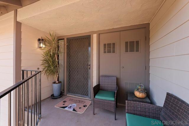 13046 Paseo del Verano, San Diego CA: https://media.crmls.org/mediaz/9c1af6bc-313b-4a59-9f13-3e1916760ccc.jpg