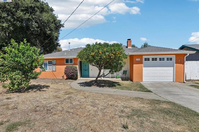 37709 Arlene Court, Fremont CA: https://media.crmls.org/mediaz/9c1b58b7-d3ed-43f7-ac56-6360eba19aa8.jpg