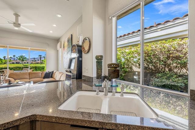 424 White Horse Trail, Palm Desert, CA 92211