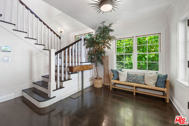 233 S Saltair Avenue, Los Angeles CA: https://media.crmls.org/mediaz/9c1c48e8-7e37-4c0e-ae45-a01b62fd358c.jpg
