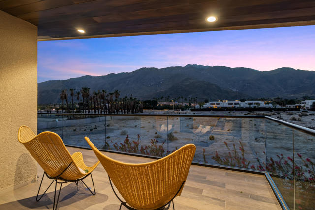 427 N Avenida Caballeros, Palm Springs CA: https://media.crmls.org/mediaz/9c1cd90b-94c4-4407-92de-64db50951cf5.jpg