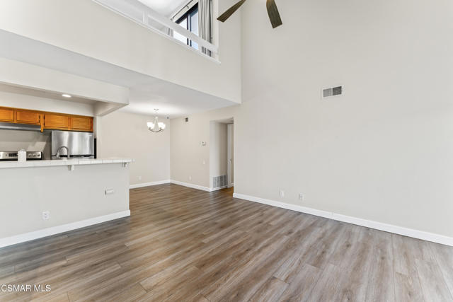 1190 Tivoli Lane, Simi Valley CA: https://media.crmls.org/mediaz/9c1cdfb9-f7cb-430f-b786-2c090ff6bf3a.jpg