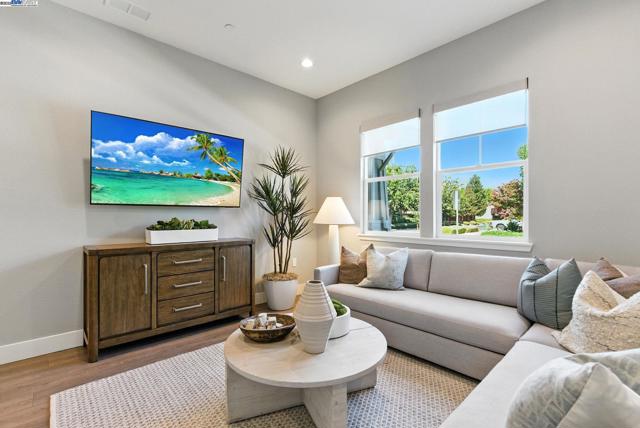 1685 Arione Street, Brentwood CA: https://media.crmls.org/mediaz/9c1d72af-7a03-4385-98d3-de3e3b0868f4.jpg