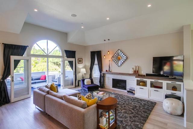 864 Del Mar Downs Rd, Solana Beach CA: https://media.crmls.org/mediaz/9c1e2ec1-82c5-469d-bd57-961c08091ac2.jpg